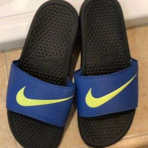 Nike thongs Blue with Neon Yellow Nike Logo. Men 7